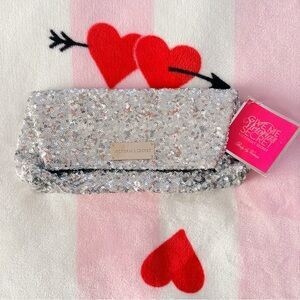 Victoria’s Secret Silver Sequin Clutch 🤍✨ NWT!